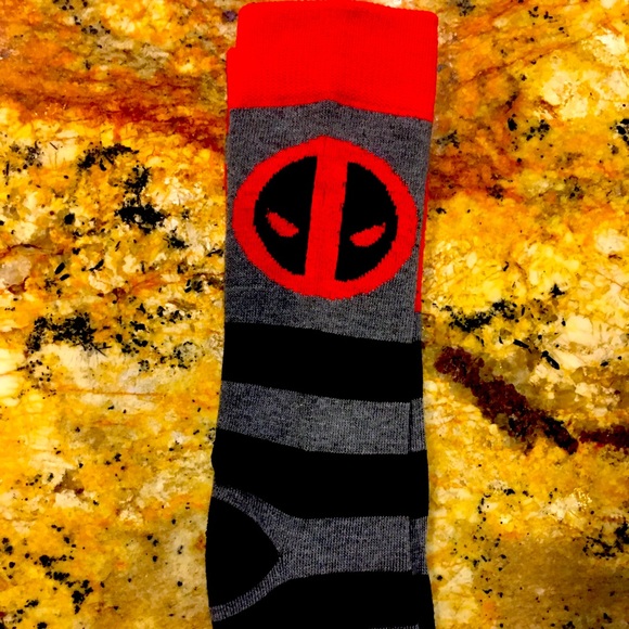 Marvel Deadpool logo Men’s Socks New - Picture 1 of 2